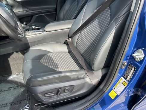 Used 2024 Toyota Camry SE image 9