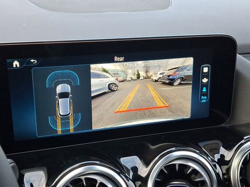 New 2025 Mercedes-Benz GLA 250 4MATIC image 18