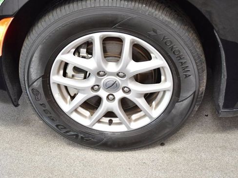 Used 2024 Chrysler Pacifica Touring-L FWD image 4