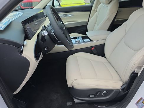 New 2026 Genesis GV70 2.5T Select AWD/4WD image 11