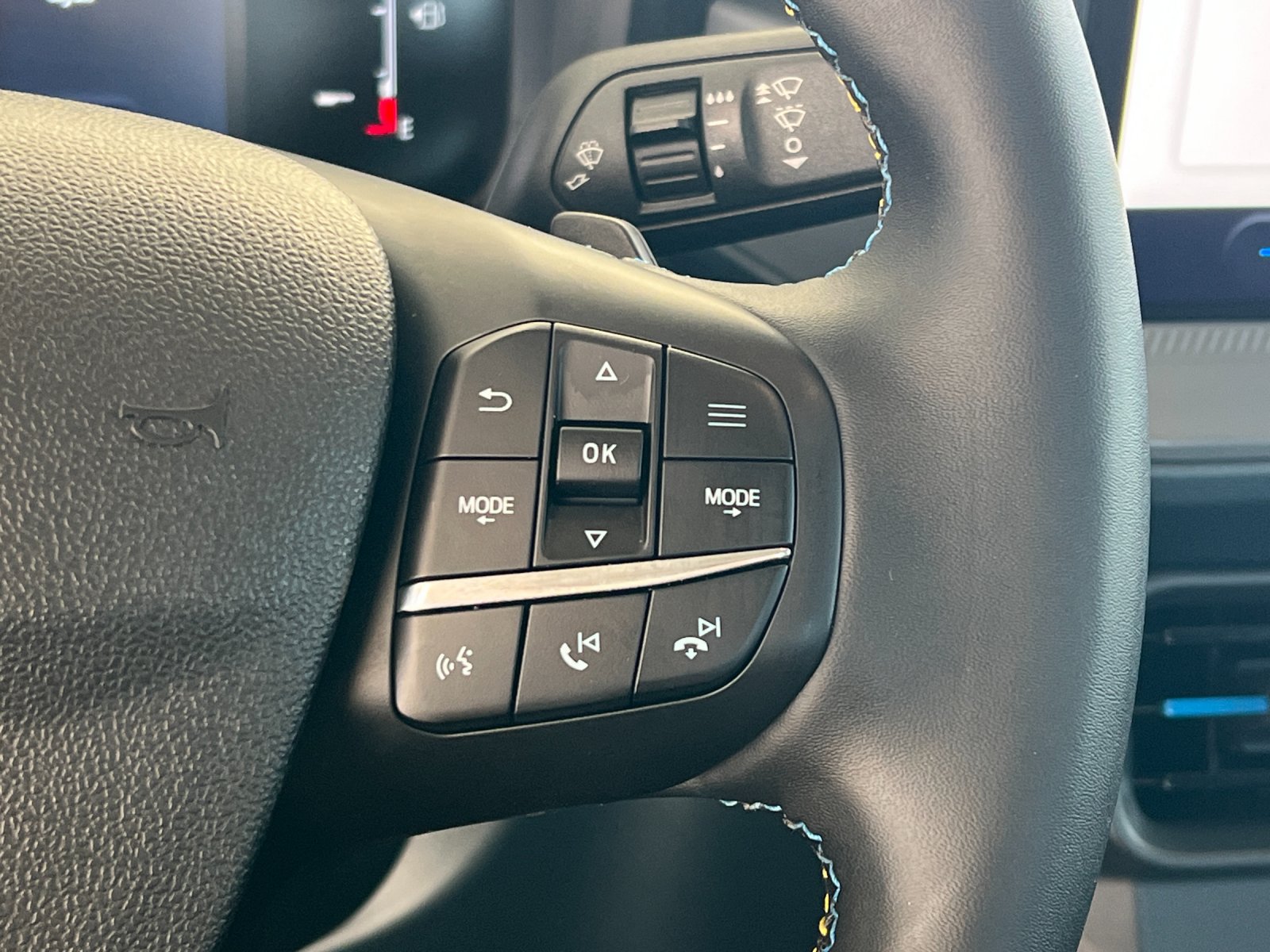 Used 2025 Ford Maverick Lobo AWD/4WD image 28