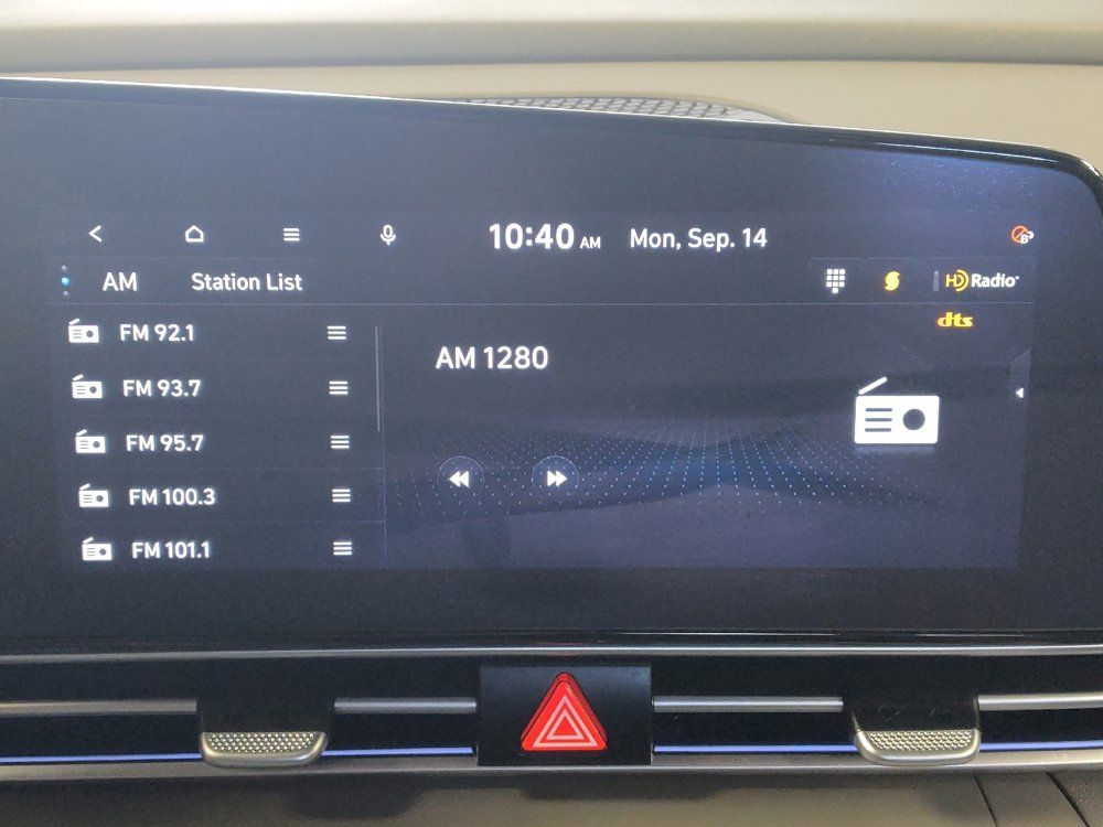 Used 2024 Hyundai Elantra SEL FWD image 25