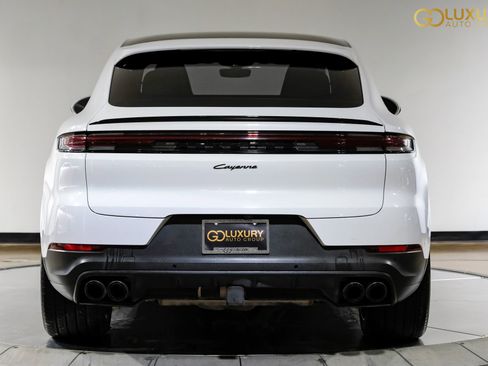 Used 2024 Porsche Cayenne Base image 11