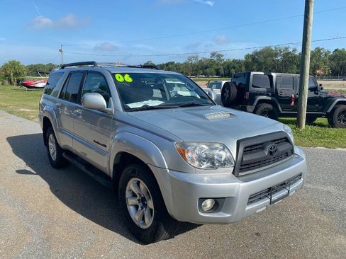 Used 2006 Toyota 4Runner SR5 AWD/4WD image 5