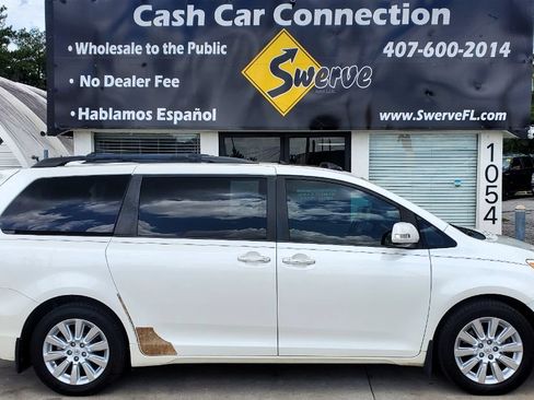 Used 2014 Toyota Sienna Limited w/ Limited Premium Package AWD/4WD image 6