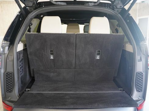 Used 2018 Land Rover Discovery HSE AWD/4WD image 41