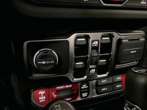 Used 2024 Jeep Wrangler Unlimited Rubicon w/ Convenience Group AWD/4WD image 34