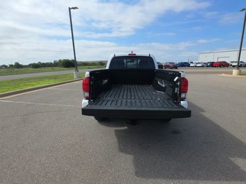 Used 2022 Toyota Tacoma SR5 AWD/4WD image 22