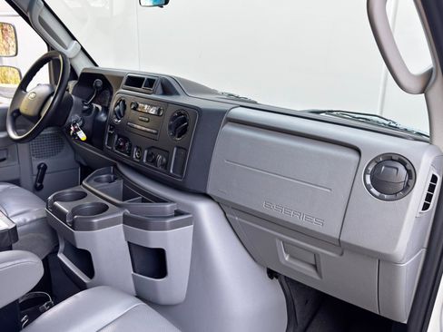 Used 2010 Ford E-350 and Econoline 350 Extended Super Duty image 12
