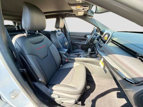 New 2026 Jeep Compass Trailhawk w/ Sun, Sound & Navigation Group AWD/4WD image 31