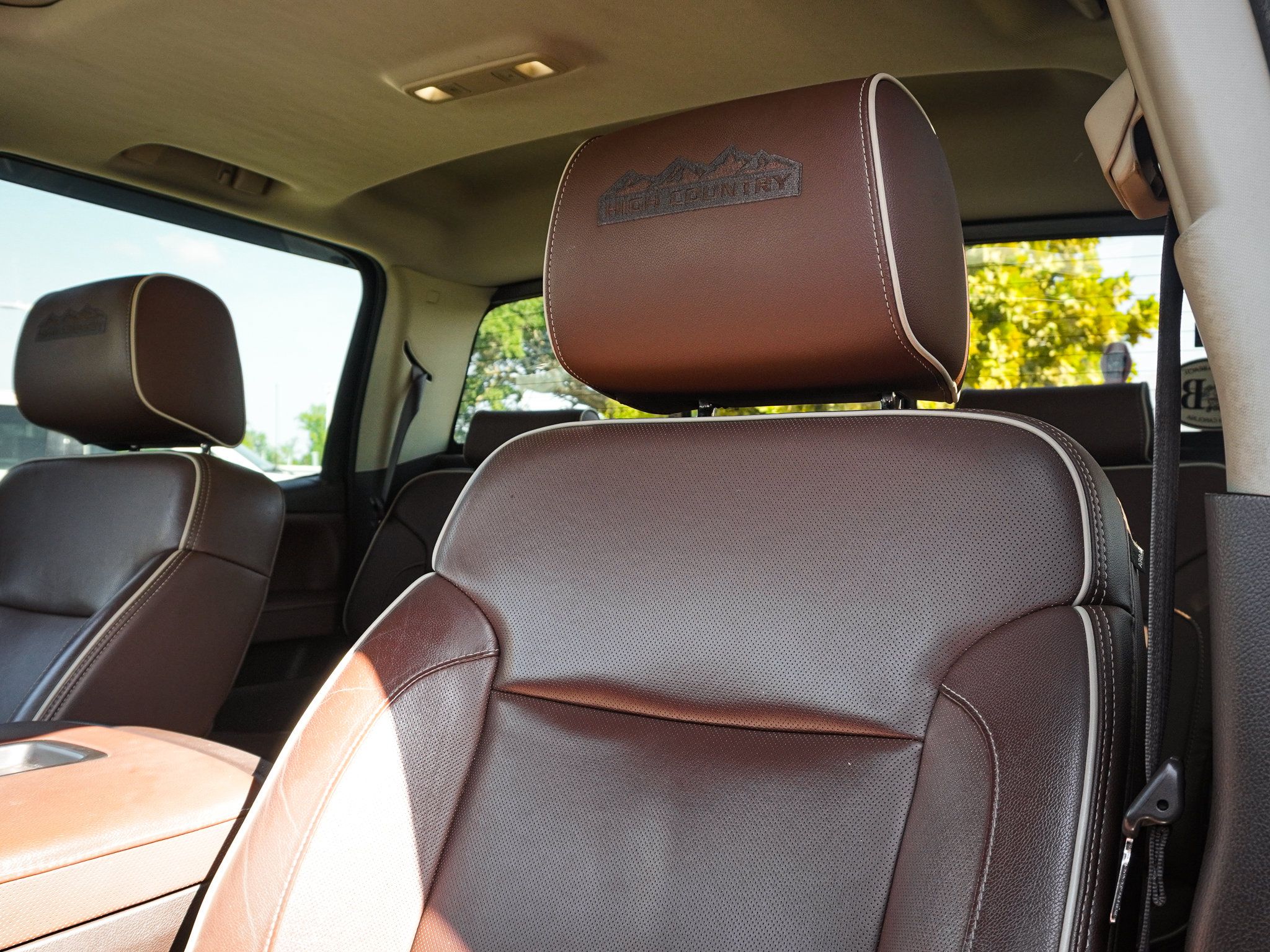 Used 2015 Chevrolet Silverado 1500 High Country w/ High Country Premium Package AWD/4WD image 15