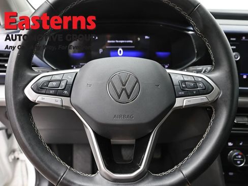 Used 2024 Volkswagen Taos SE FWD image 10