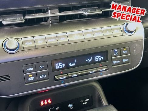 Used 2025 Hyundai Kona SEL FWD image 17