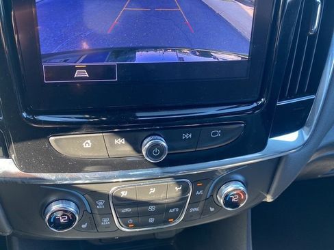 Used 2023 Chevrolet Traverse LT image 28