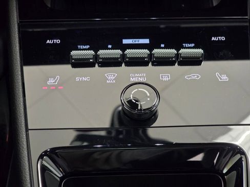 Certified 2025 Porsche Cayenne image 17