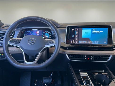 Used 2024 Volkswagen Atlas Cross Sport SE FWD image 14