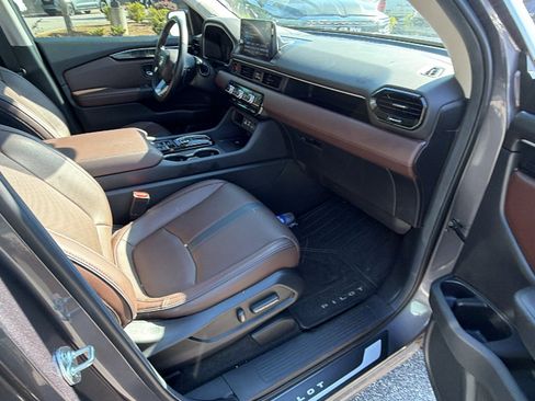 Used 2025 Honda Pilot Elite image 17