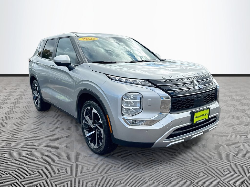 Used 2023 Mitsubishi Outlander SE AWD/4WD image 3