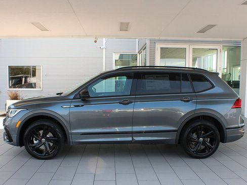 Used 2024 Volkswagen Tiguan SE R-Line image 16