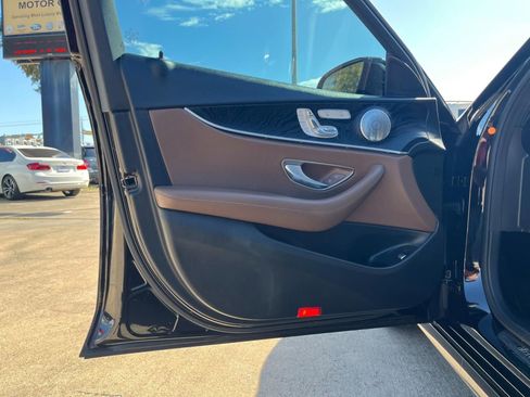 Used 2017 Mercedes-Benz E 300 4MATIC image 15