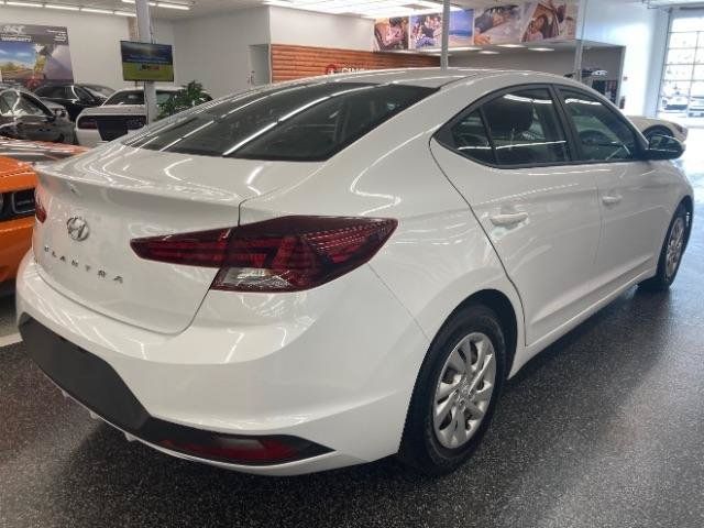 Used 2019 Hyundai Elantra SE w/ Cargo Package FWD image 5