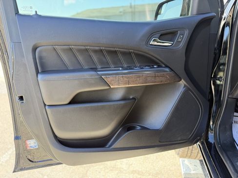 Used 2021 GMC Canyon Denali image 13