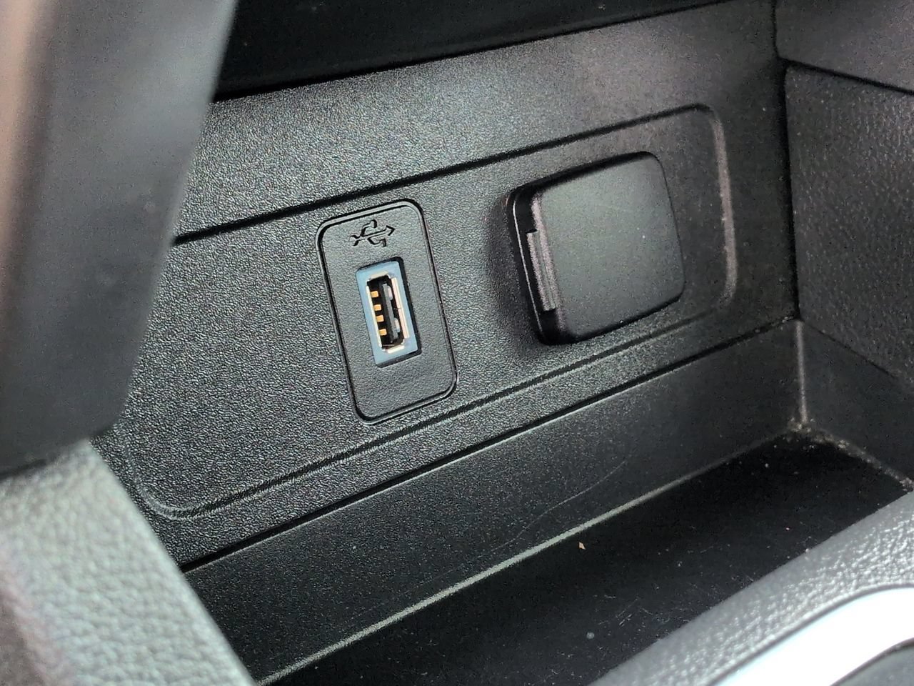 Used 2019 Ford Escape SE FWD image 21
