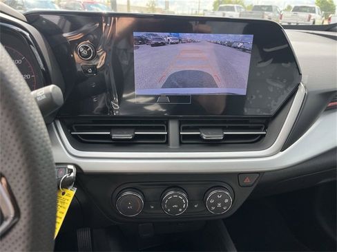 Used 2025 Chevrolet Trax RS w/ Driver Confidence Package image 14
