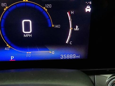 Used 2024 Chevrolet Trax ACTIV w/ Sunroof Package FWD image 55