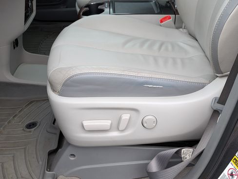 Used 2013 Toyota Sienna Limited w/ Premium Pkg AWD/4WD image 15