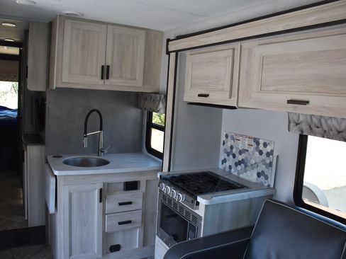 Used 2022 Ford E-450 and Econoline 450 Super Duty w/ Motorhome Prep Package RWD image 15
