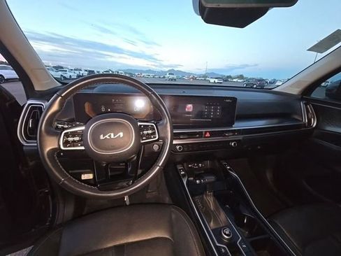 Used 2024 Kia Sorento EX w/ Panoramic Sunroof Package FWD image 6
