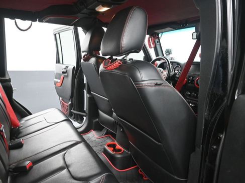 Used 2018 Jeep Wrangler Unlimited Rubicon image 12