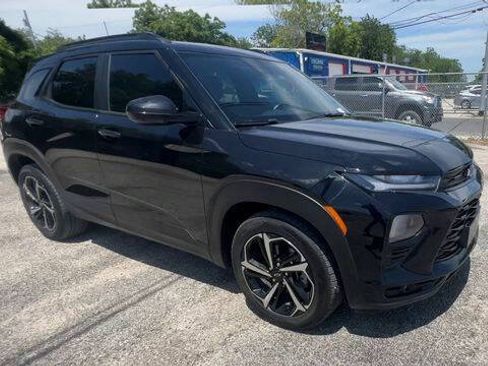 Used 2023 Chevrolet TrailBlazer RS w/ Sun and Liftgate Package FWD image 2