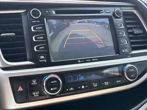 Used 2019 Toyota Highlander Limited FWD image 14