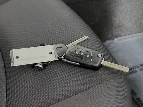Used 2021 Toyota Corolla LE FWD image 36