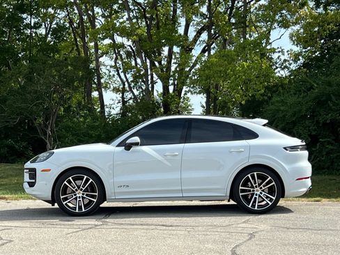 Certified 2025 Porsche Cayenne GTS AWD/4WD image 2