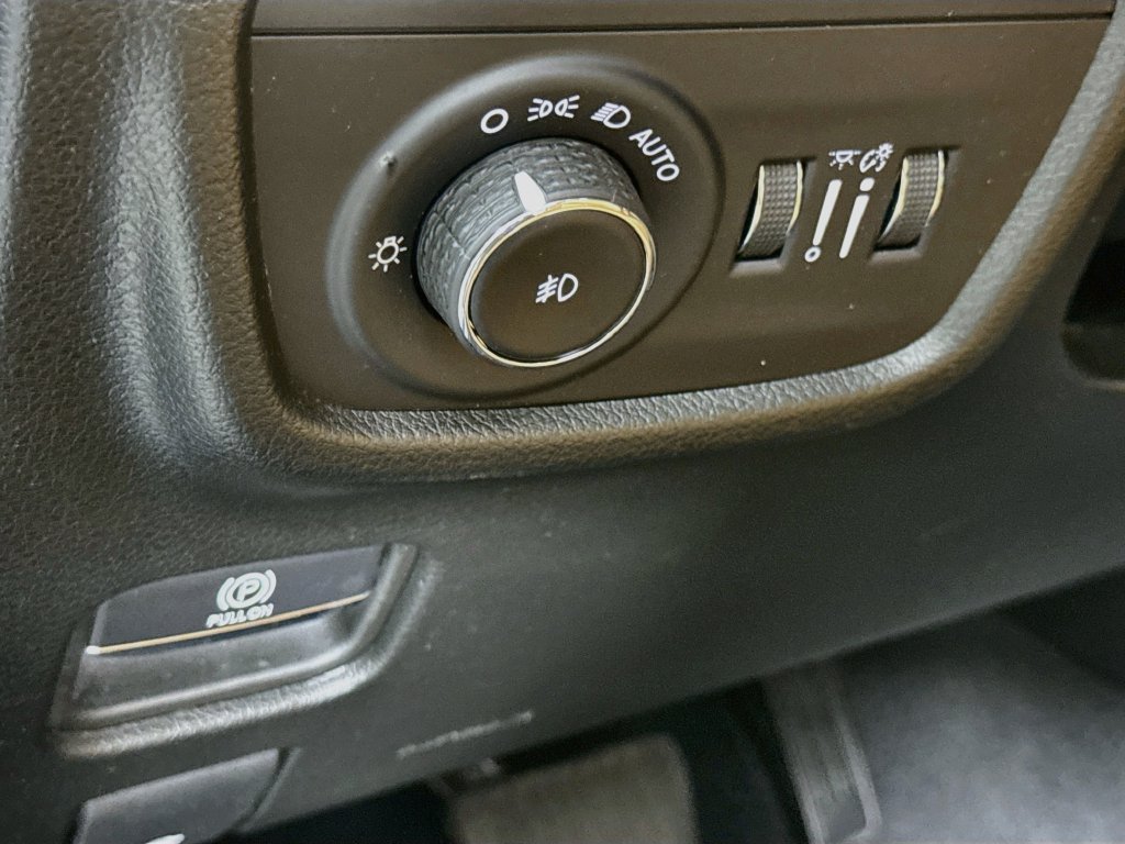 Used 2023 Jeep Grand Cherokee Summit AWD/4WD image 20