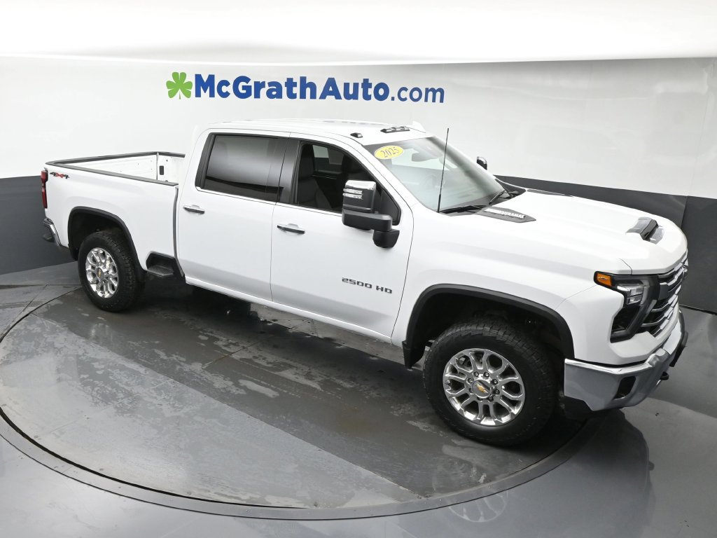 Used 2025 Chevrolet Silverado 2500 LTZ AWD/4WD image 3