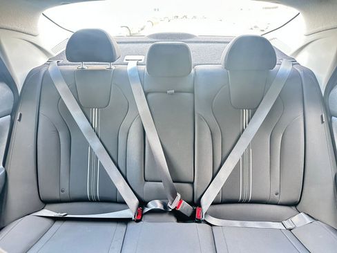 Used 2025 Hyundai Elantra SEL image 39