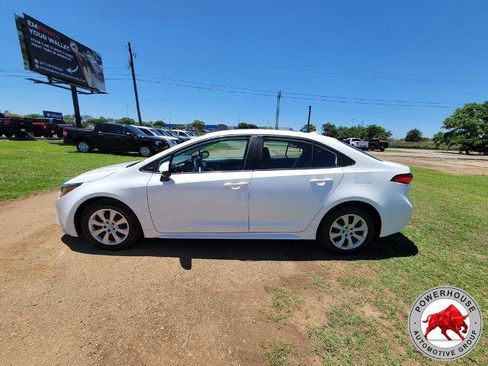 Used 2023 Toyota Corolla LE FWD image 3