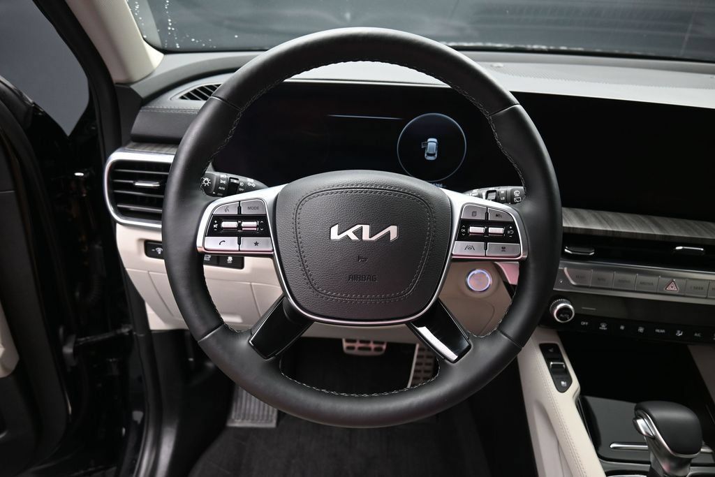 Used 2025 Kia Telluride SX w/ SX Captain's Chair Package AWD/4WD image 16