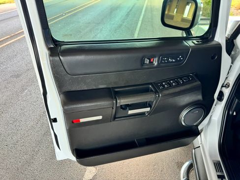 Used 2005 HUMMER H2 w/ Preferred Equipment Group AWD/4WD image 10