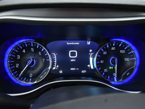 Used 2023 Chrysler Pacifica Touring-L image 20