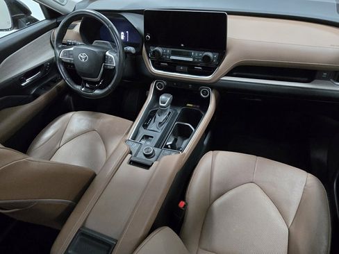 Used 2024 Toyota Grand Highlander Platinum image 26