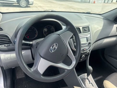 Used 2013 Hyundai Accent GLS FWD image 12