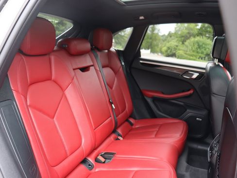 Used 2023 Porsche Macan Turbo AWD/4WD image 18