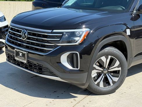 New 2026 Volkswagen Atlas SE FWD image 2
