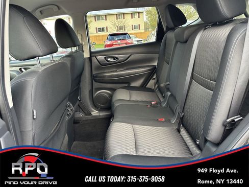 Used 2017 Nissan Rogue SV AWD/4WD image 26