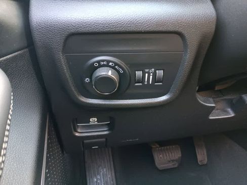 Used 2021 Jeep Grand Cherokee L Laredo w/ Luxury Tech Group I image 28